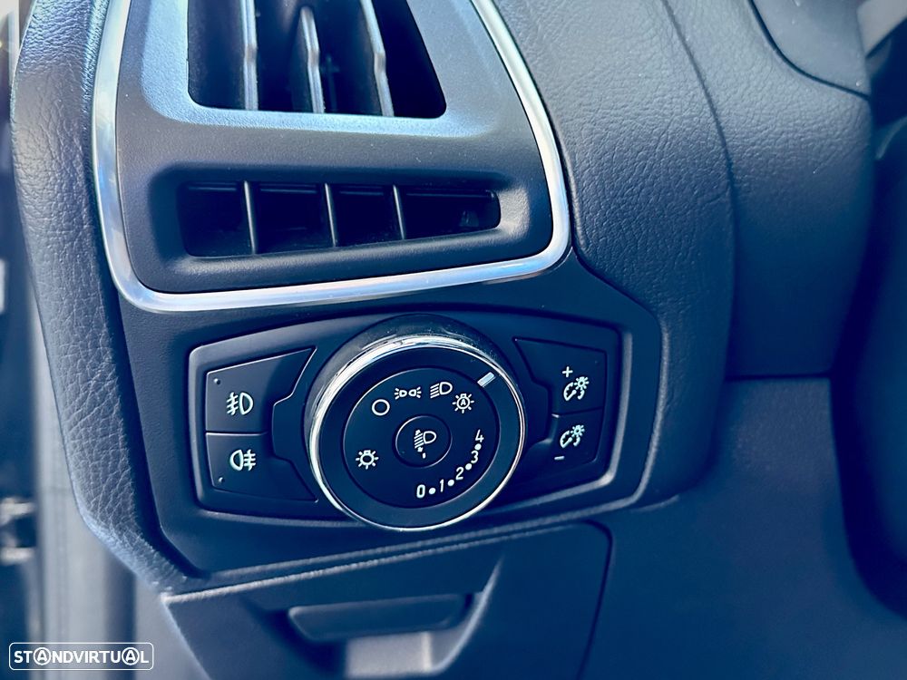 Ford Focus 2.0 TDCi Titanium PowerShift - 24
