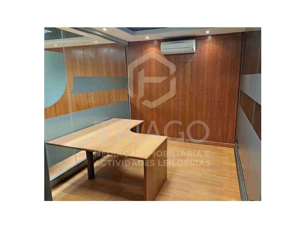 LOJA COM 124m² EM ZONA NOBRE DE SALVATERRA DE MAGOS - Grande imagem: 4/6