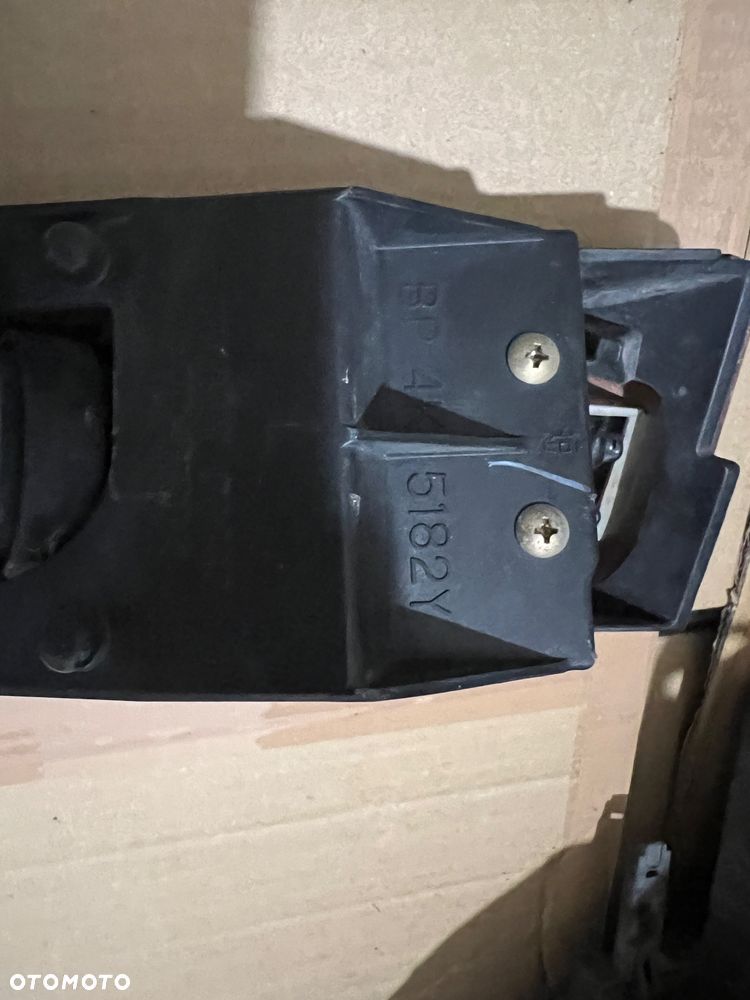 Mazda 5 CR CW 2005/2017r Mazda 3 BK 2003/2008r Spryskiwacz lampy koszyk spryskiwacza zaślepka spryskiwacza pompka wężyk zbiornik zapłonnik xenon - 39