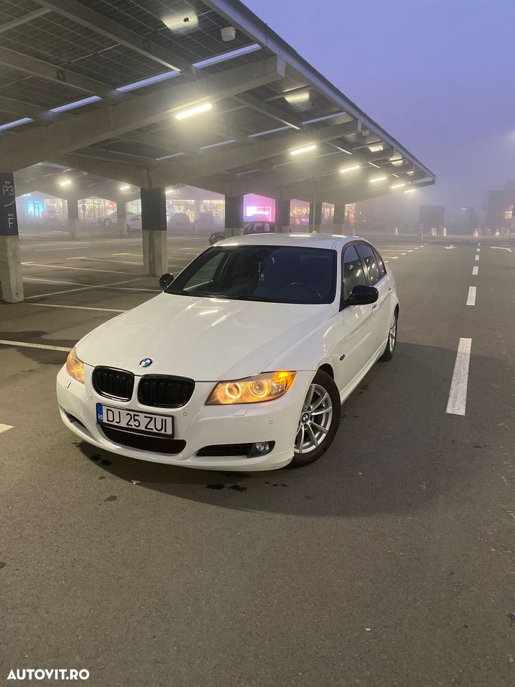 BMW Seria 3 318i Touring - 1