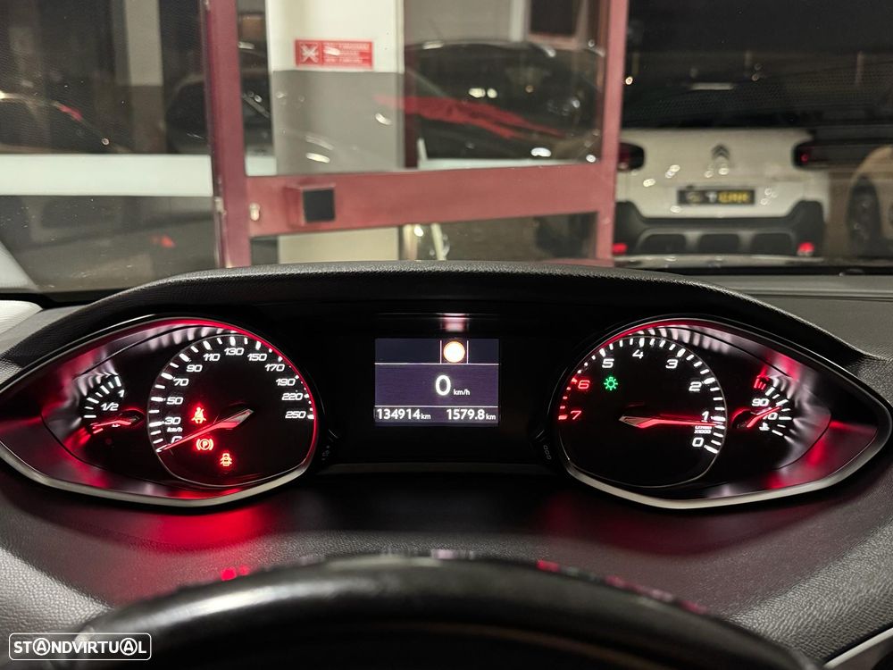 Peugeot 308 1.2 PureTech Allure J18 - 23