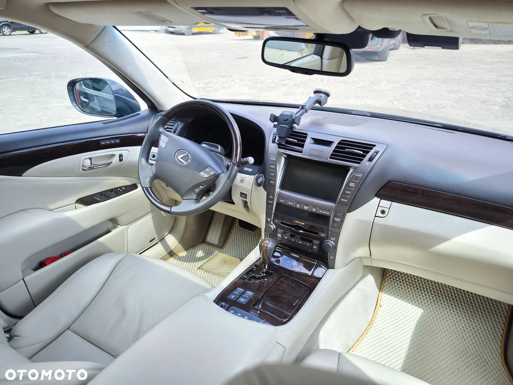 Lexus LS - 8