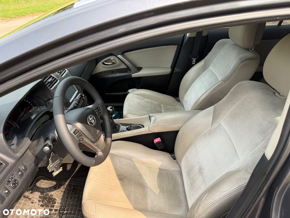 Toyota Avensis 2.0 D-4D Premium - 12