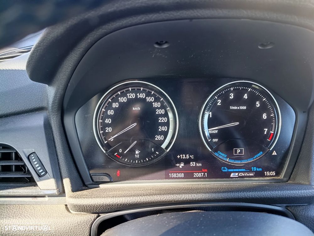 BMW 225xe Active Tourer - 10