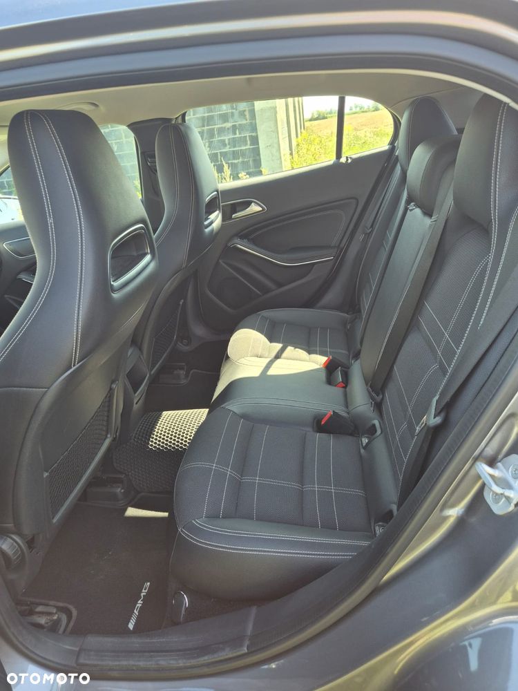 Mercedes-Benz GLA 200 7G-DCT - 9