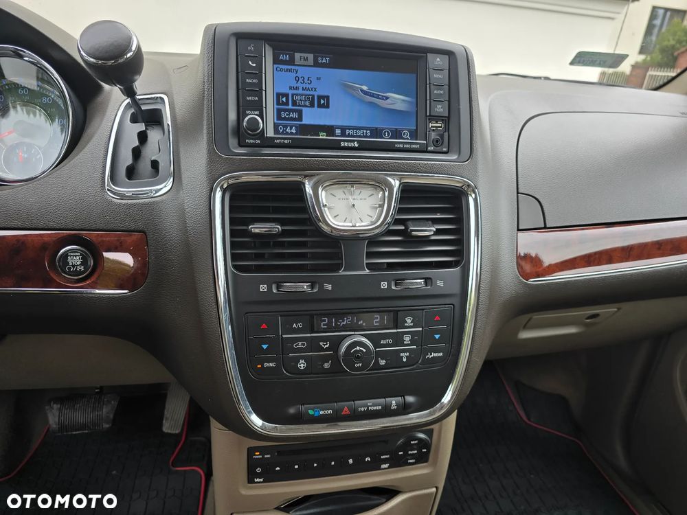 Chrysler Town & Country 3.6 Limited - 22