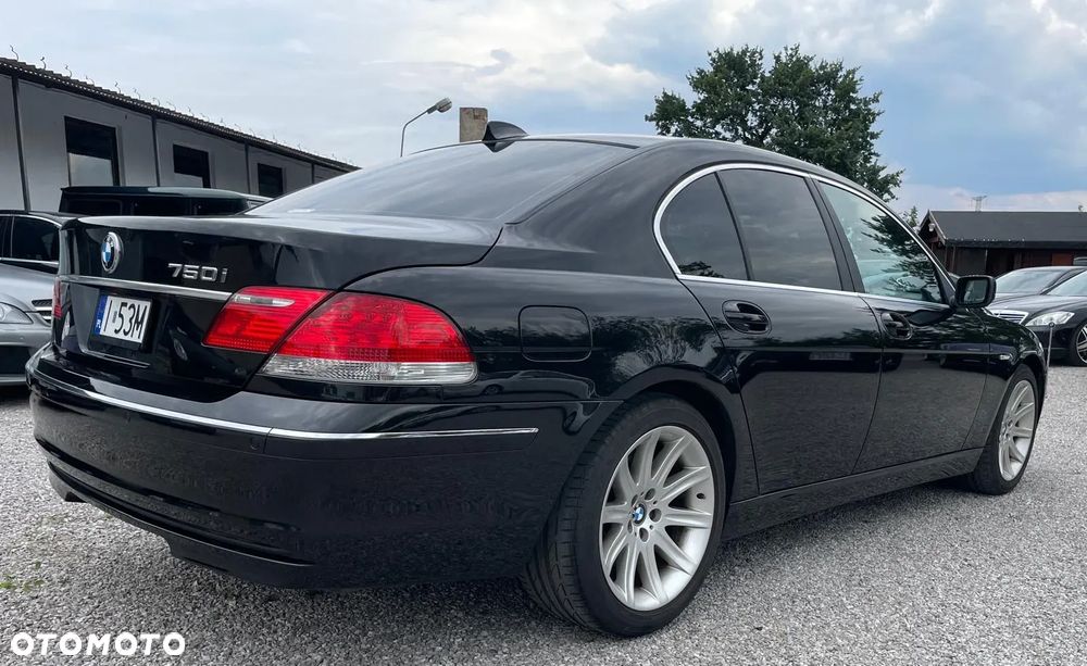 BMW Seria 7 750i - 11