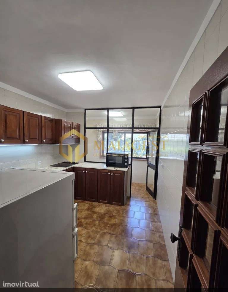 Apartamento T2 Renovado e Mobilado a 10 Minutos da Praia de Francelos - Grande imagem: 3/14