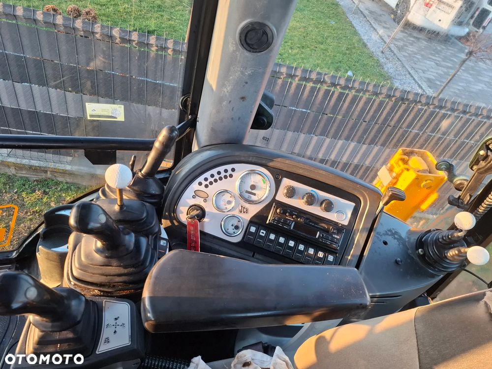 JCB 4CX - 8
