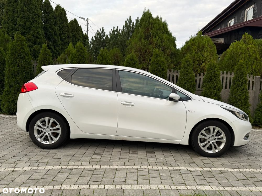 Kia Ceed 1.6 GDI Dream Team Edition - 11
