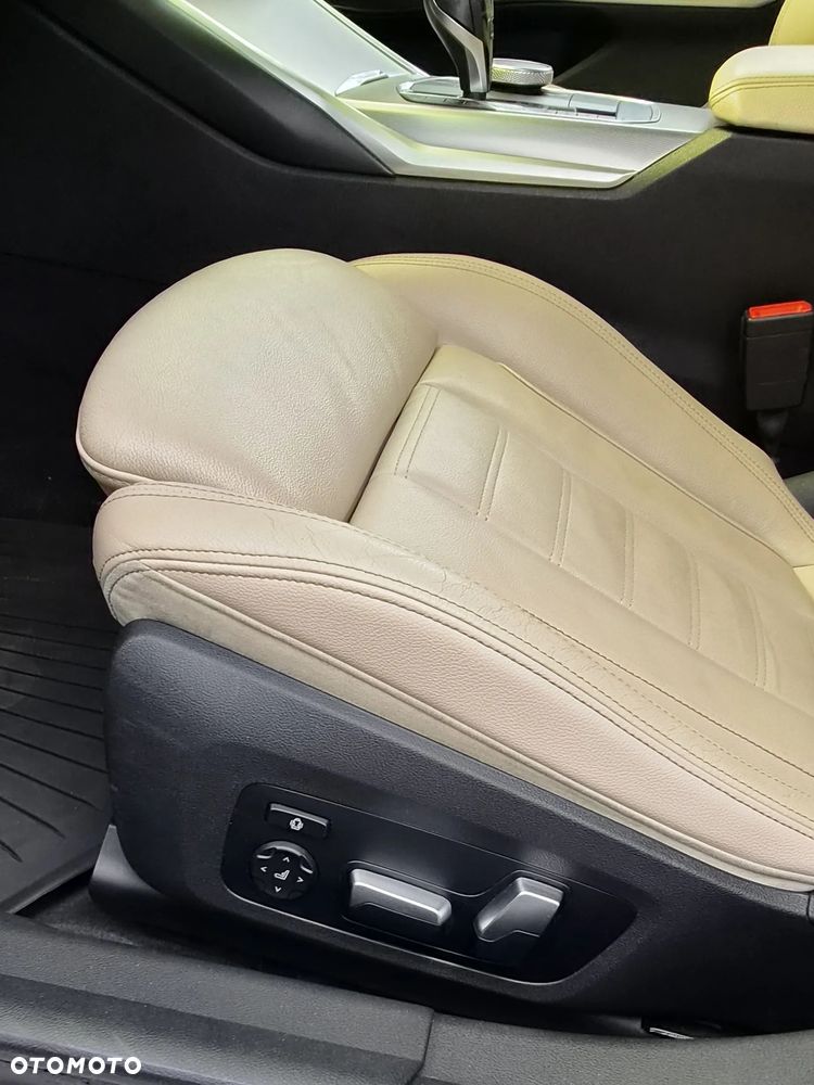 BMW Seria 3 330i xDrive M Sport sport - 23