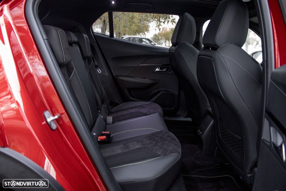 Peugeot e-2008 50 kWh GT - 11