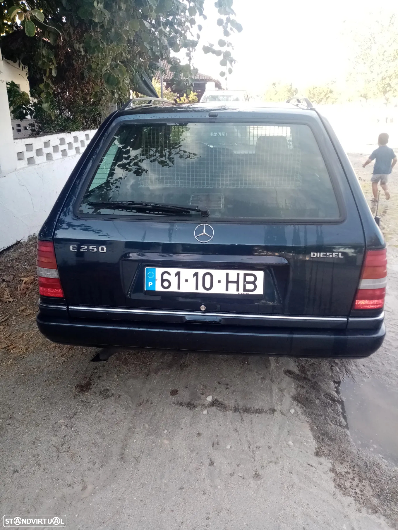 Mercedes-Benz 250 TD - 4