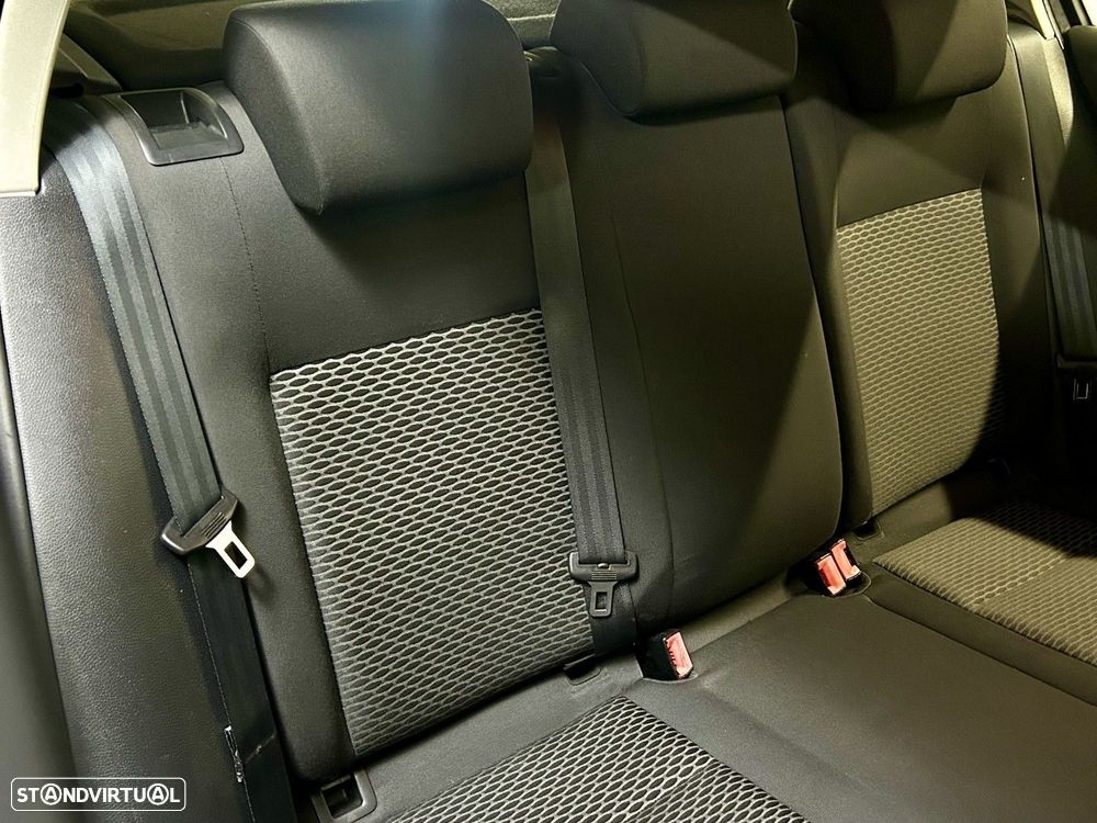 VW Golf 1.6 TDi Confortline - 44