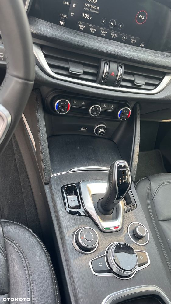 Alfa Romeo Stelvio 2.0 Turbo 16V AT8-Q4 Veloce Ti - 9