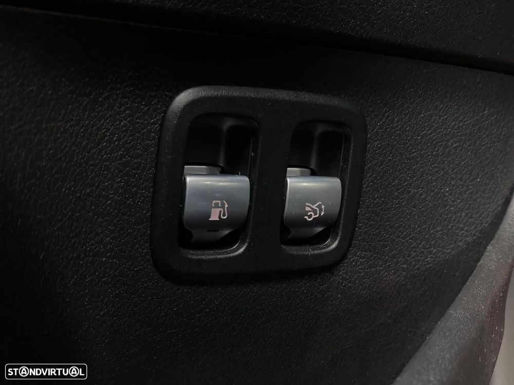 Mercedes-Benz C 300 e AMG Line - 13