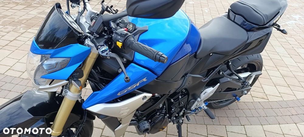 Suzuki GSR - 15