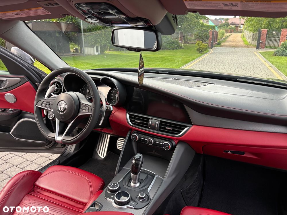 Alfa Romeo Giulia 2.0 Turbo 16V AT8 Veloce Ti - 16