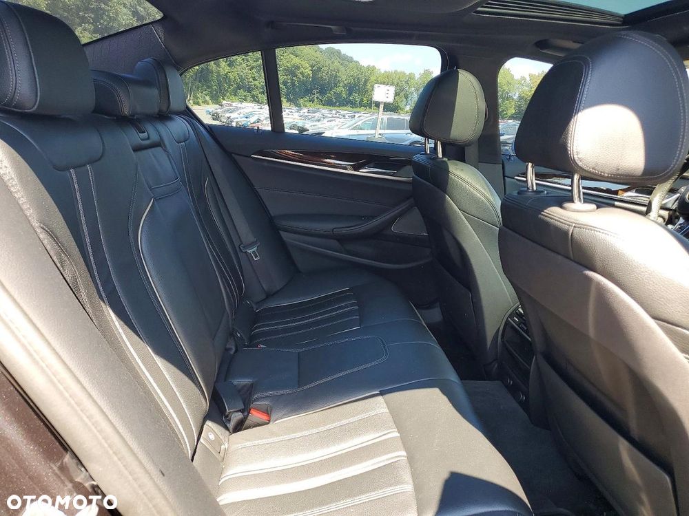 BMW Seria 5 540i xDrive Sport - 9
