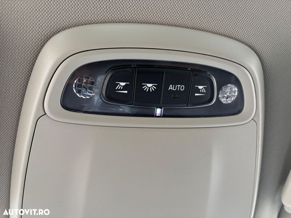 Volvo V40 D2 R Design - 12