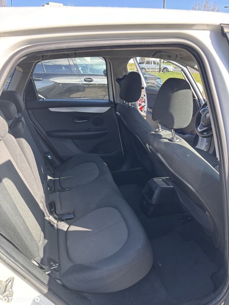 BMW Seria 2 216d - 9