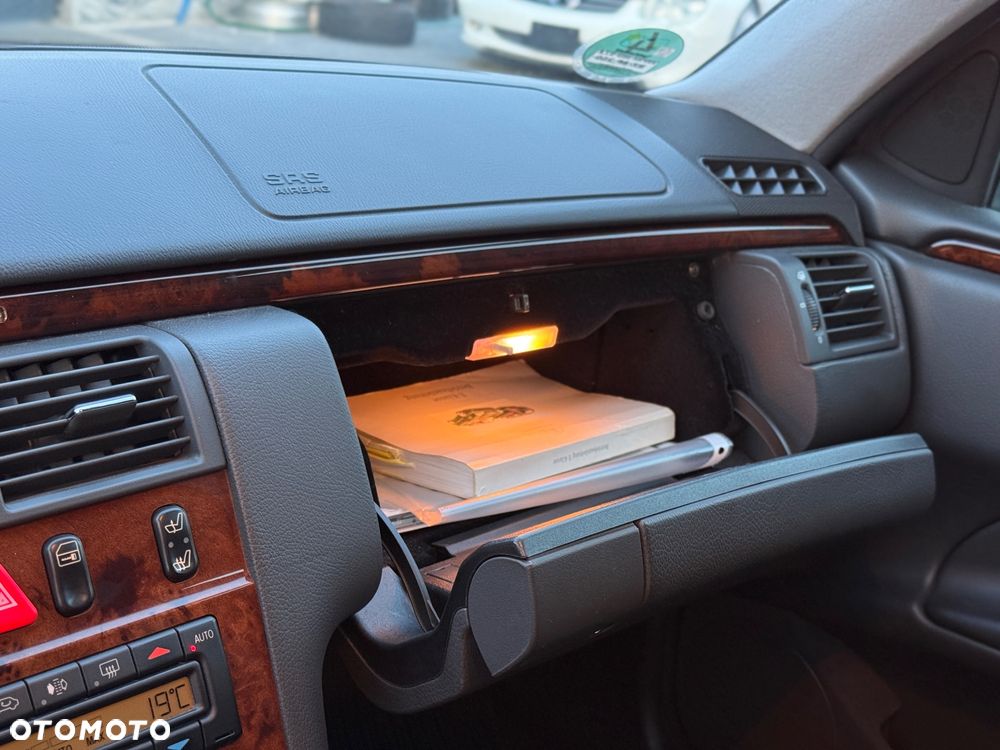 Mercedes-Benz Klasa E 320 T Avantgarde - 22