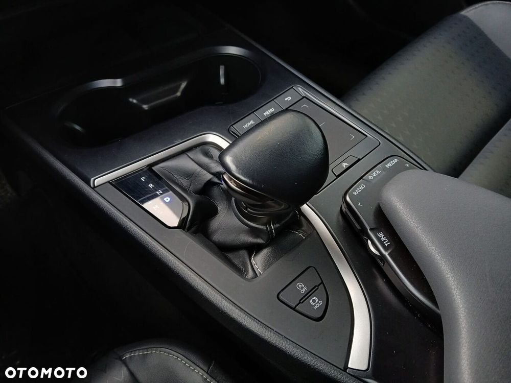 Lexus UX 200 GPF F Impression 2WD - 23