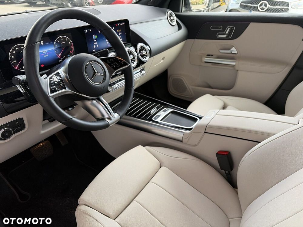 Mercedes-Benz GLA - 9