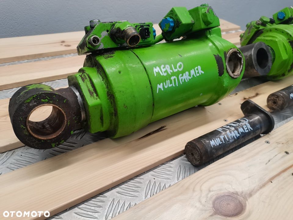 Siłownik stabilizacji osi Merlo .... Multifarmer - 9