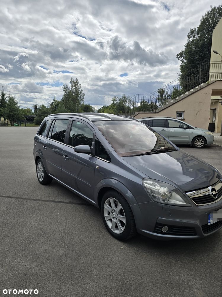 Opel Zafira - 1