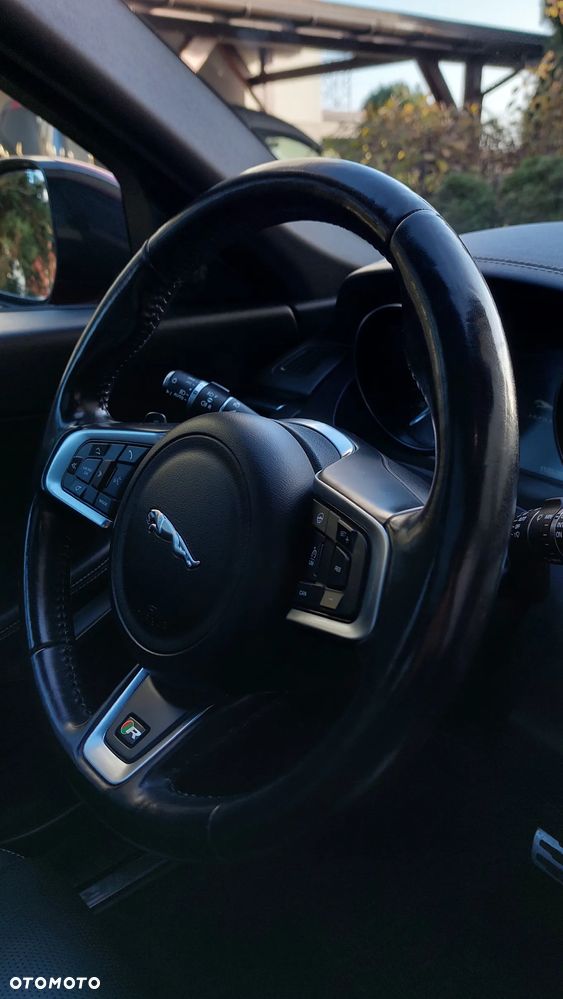 Jaguar E-Pace D150 AWD R-Dynamic S - 30