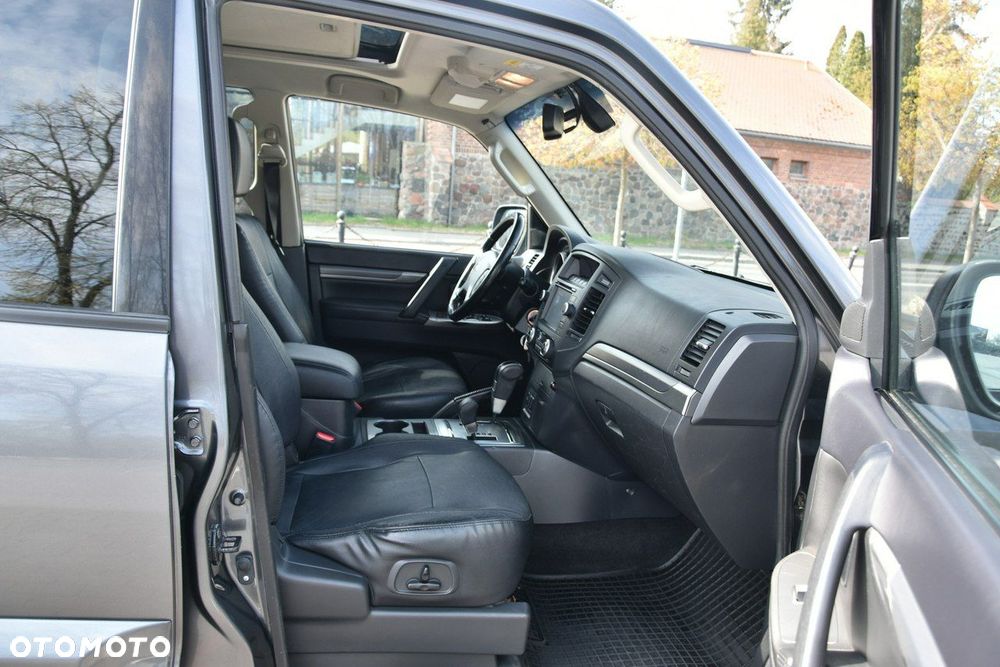 Mitsubishi Pajero - 13