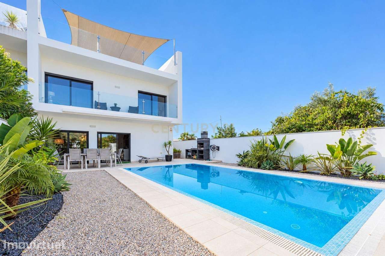 Moradia com piscina, 4 suites, terraços amplos e vista até à ria e ao - Grande imagem: 4/50