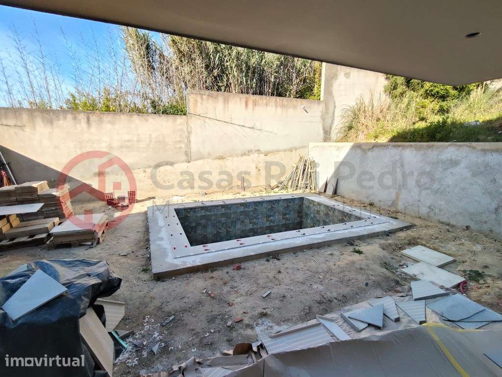 Moradia Geminada T3+1 com Piscina e Jardim - Grande imagem: 4/50
