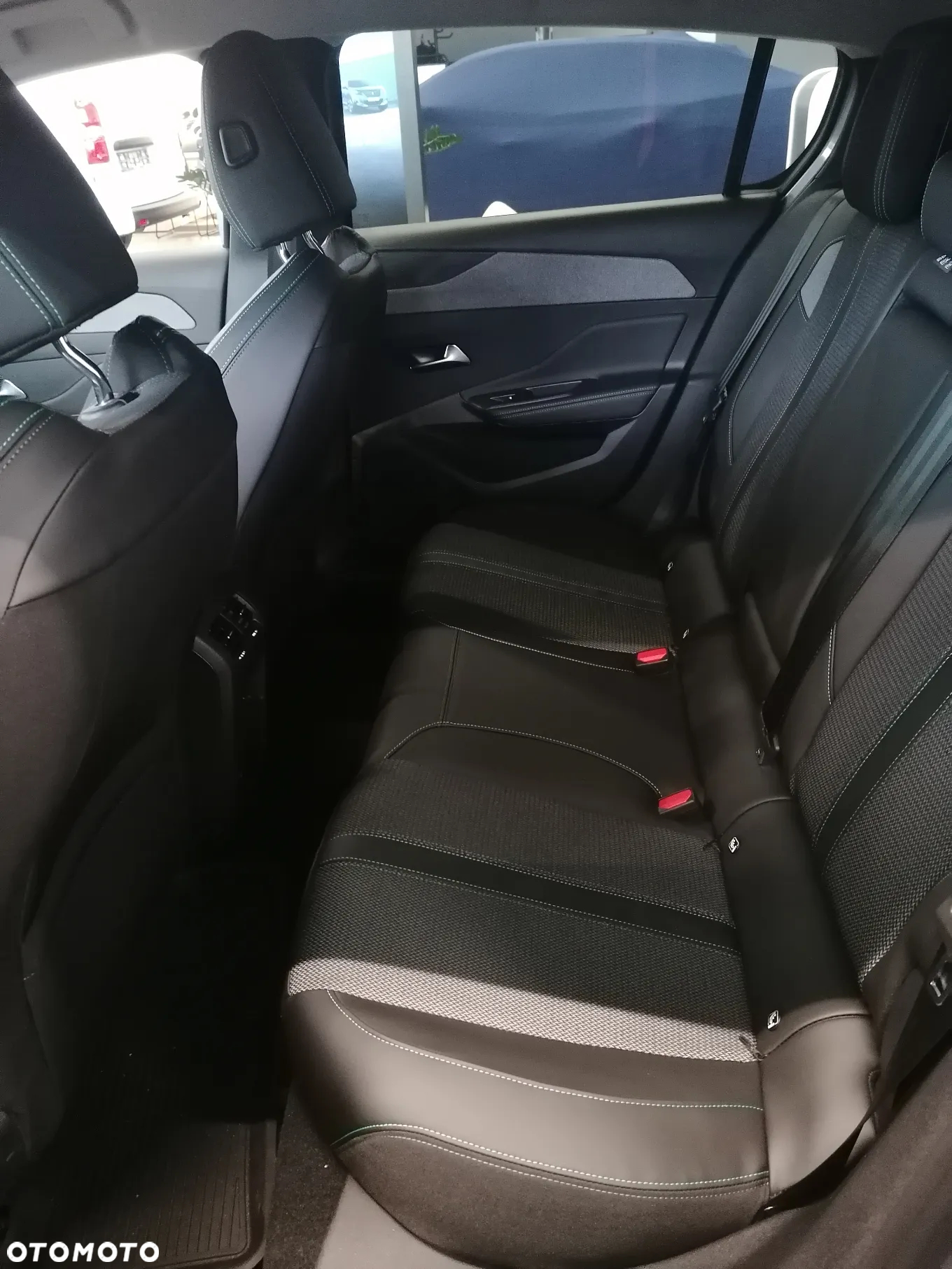 Peugeot 308 1.2 mHEV Allure S&S e-DCS6 - 7