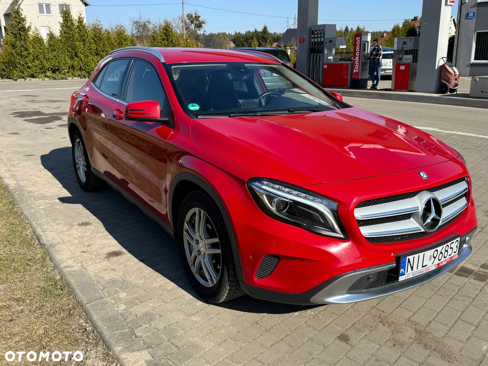 Mercedes-Benz GLA 180 7G-DCT - 10