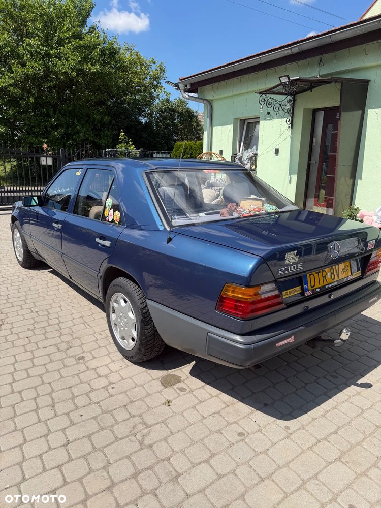 Mercedes-Benz E-Class 1987 photo 4