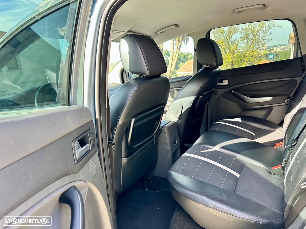 Ford Kuga 2.0 TDCi Titanium - 25