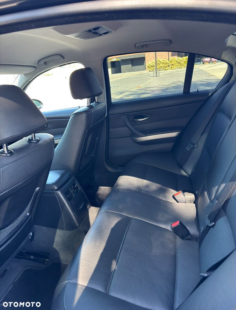BMW Seria 3 318d - 17