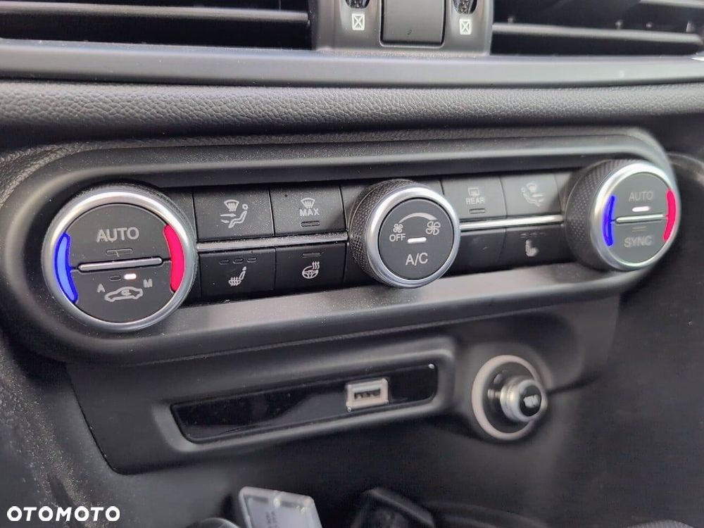 Alfa Romeo Giulia 2.0 Turbo 16V AT8-Q4 Ti - 17