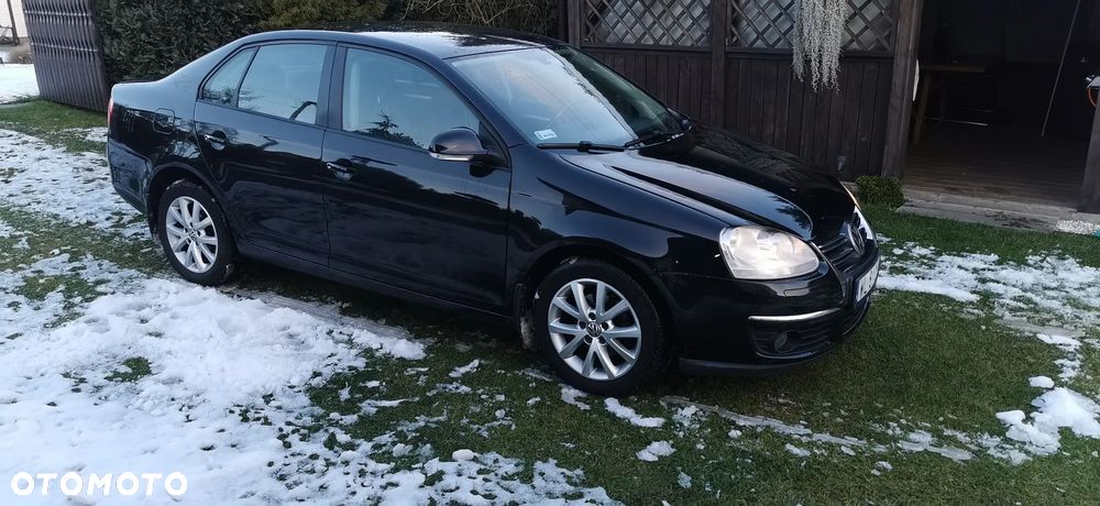 Volkswagen Jetta - 1