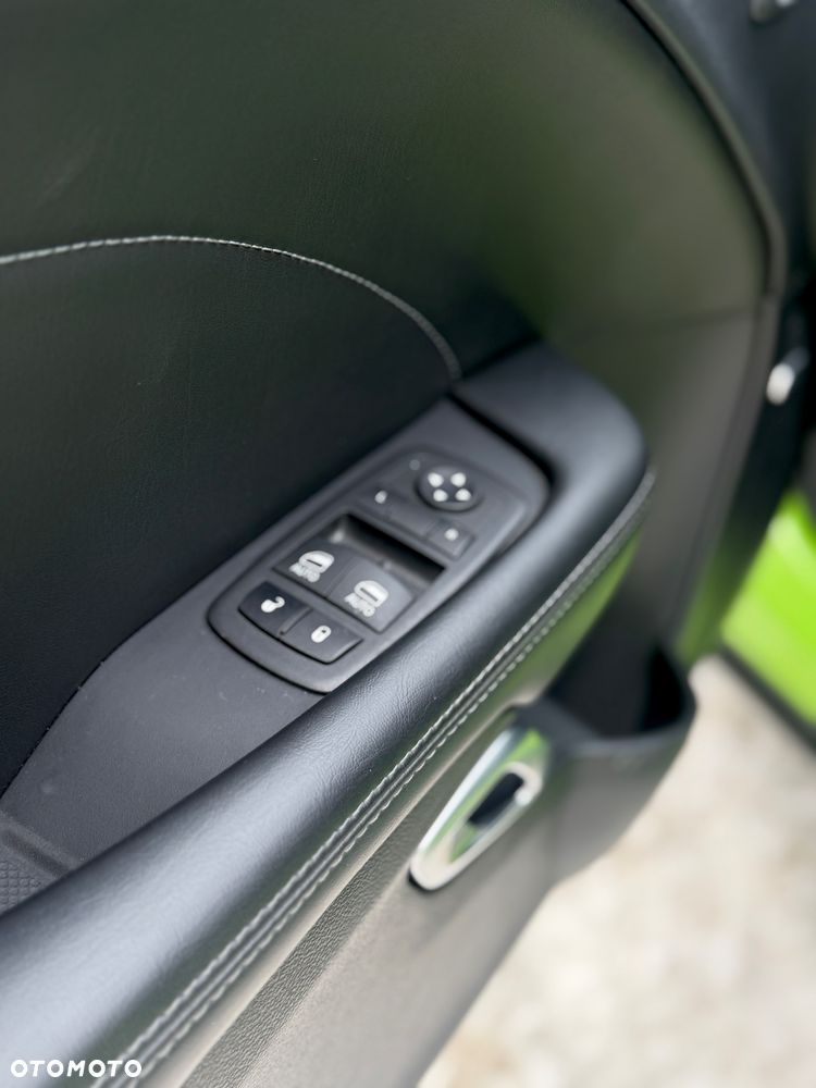 Dodge Challenger 3.6 GT AWD - 31