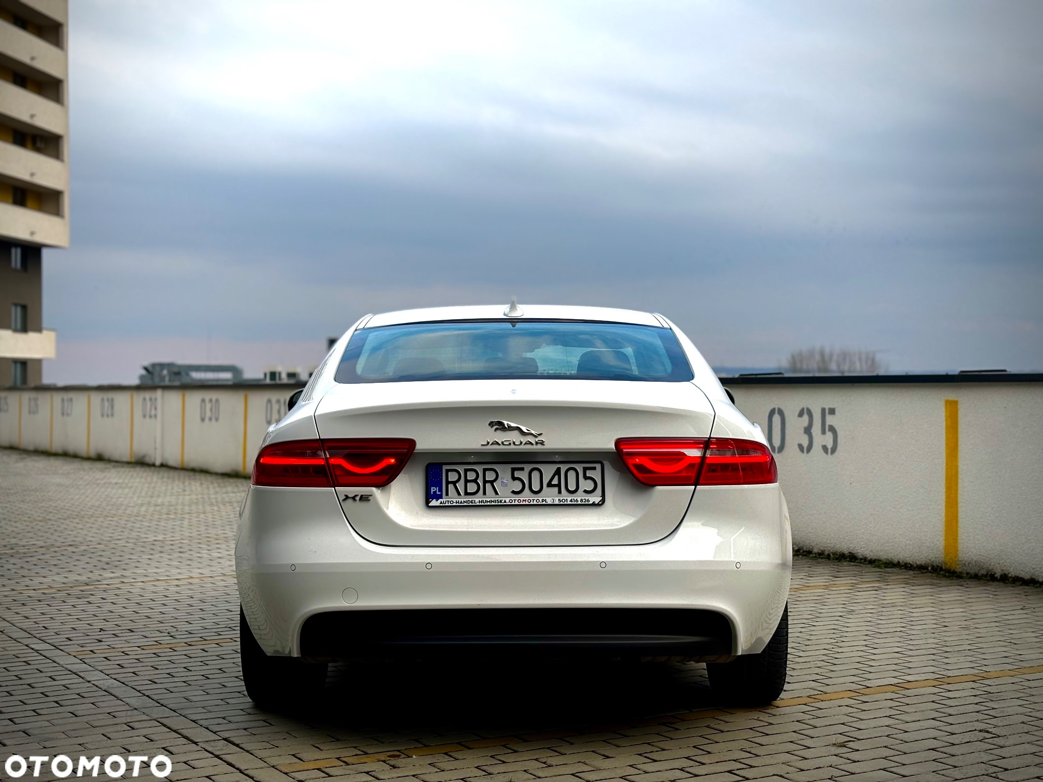 Jaguar XE 2.0 T Pure - 10