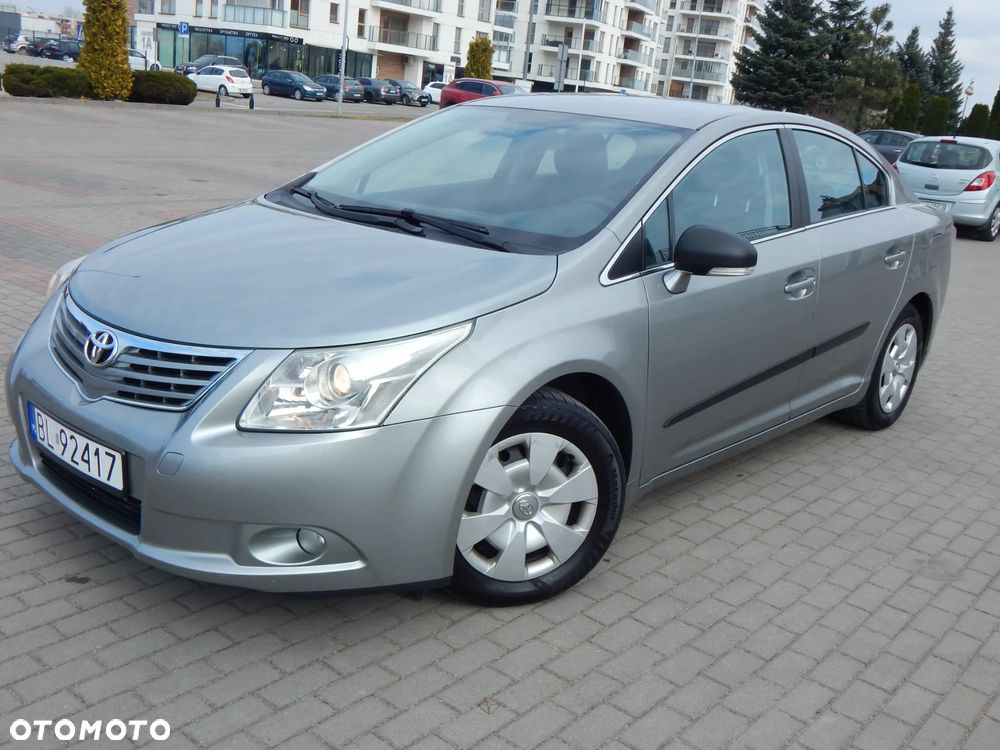 Toyota Avensis 1.8 Sol NAVI - 2