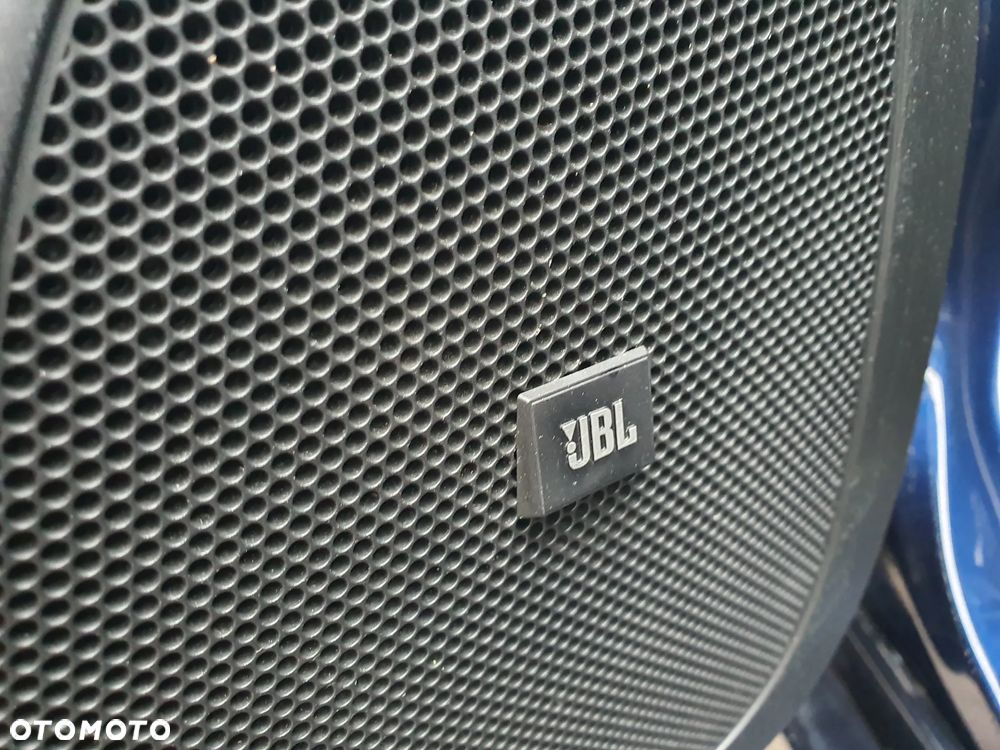 Toyota Prius (Hybrid) - 19