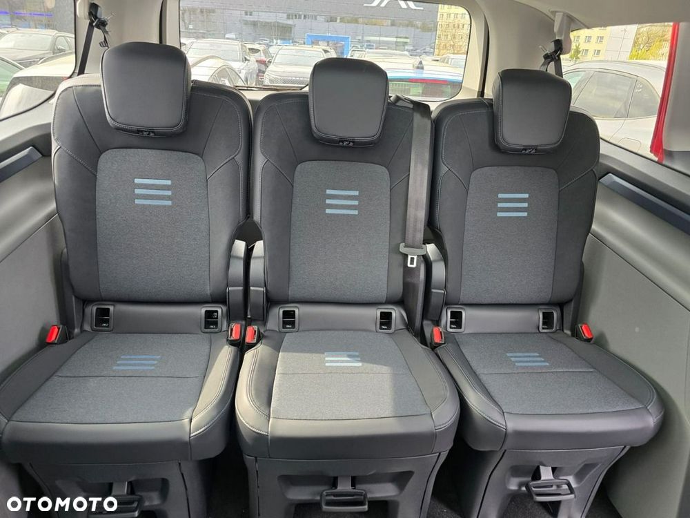 Ford Tourneo Custom - 11