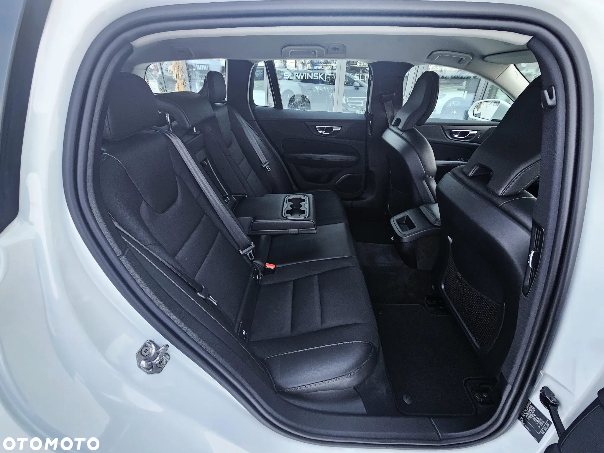 Volvo V60 D4 AWD Momentum - 25