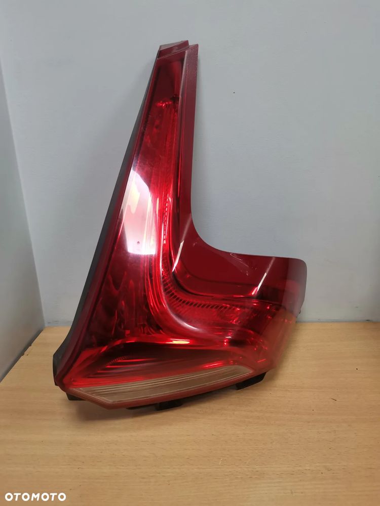 LAMPA LEWA PRAWA TYLNA V40 II  2012- - 4