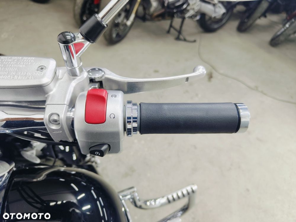 Suzuki Intruder - 15