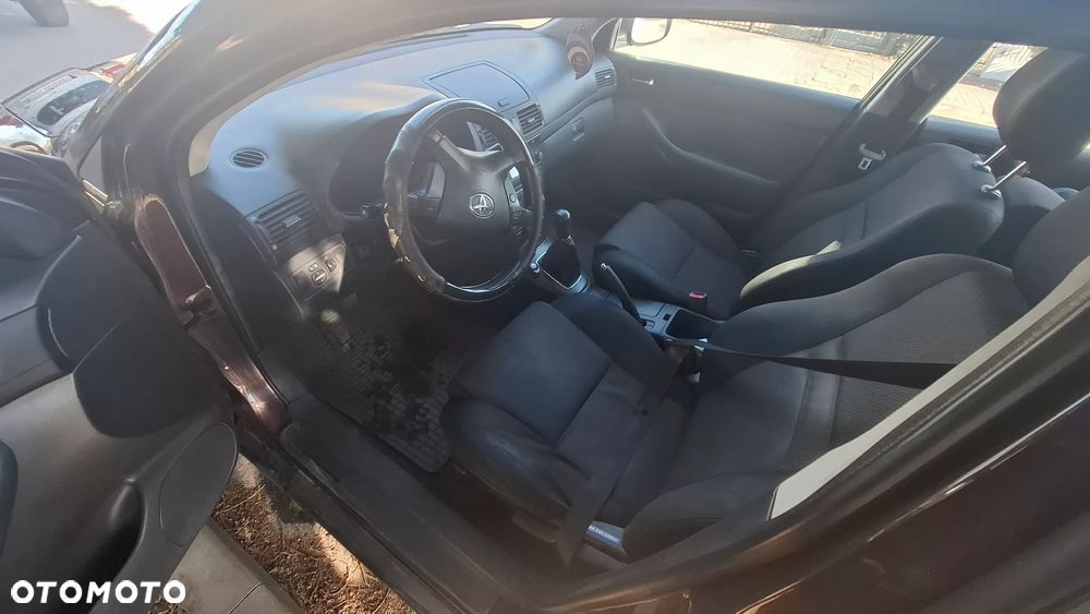 Toyota Avensis - 9